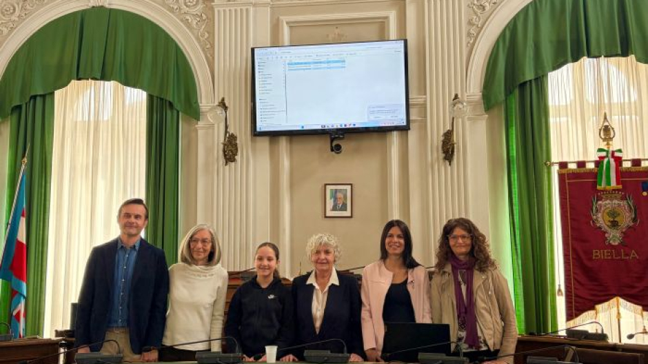 Presentata la nuova cartellonistica inclusiva al parco giochi